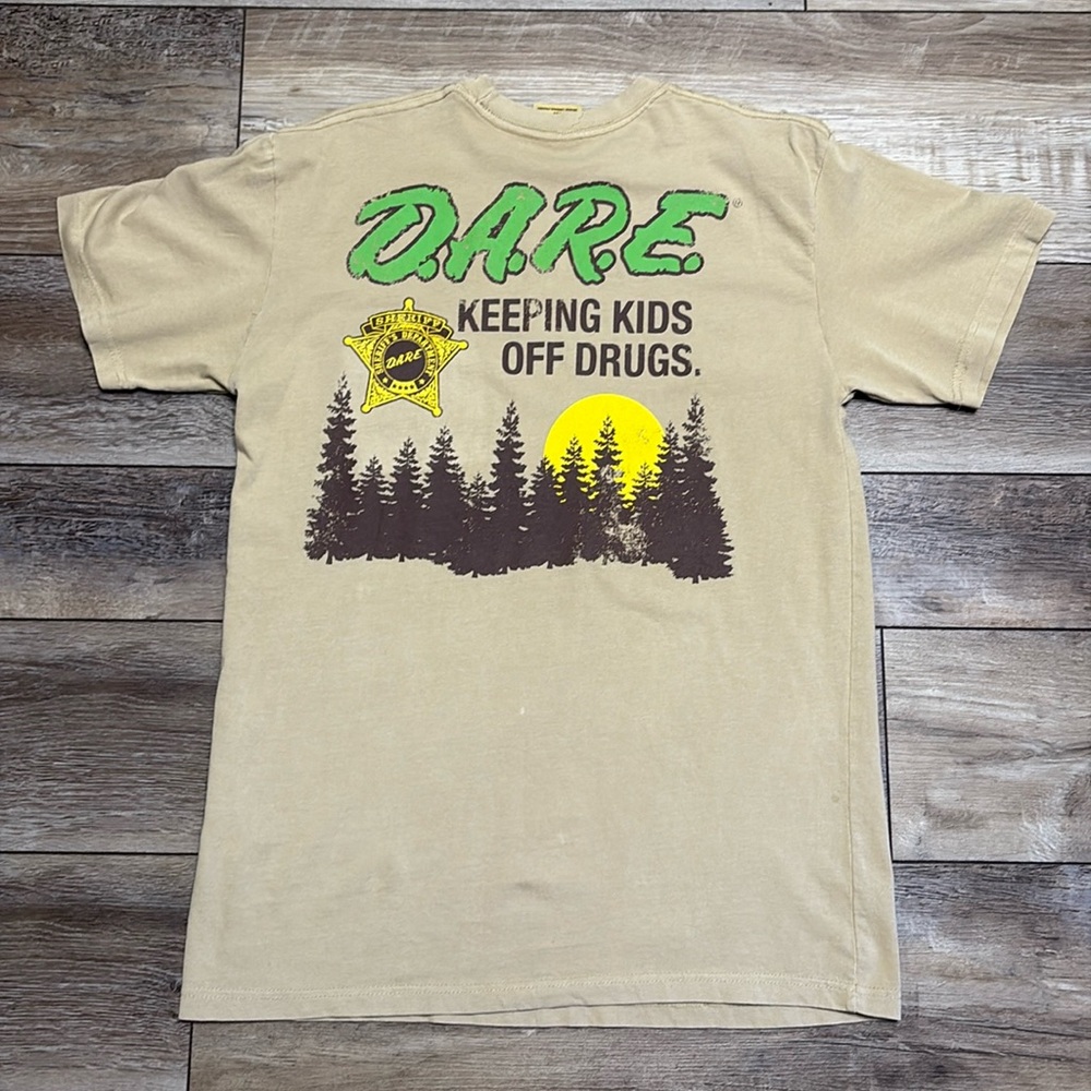 NWOT D.A.R.E. Keeping Kids Off Drugs Sheriff T Shirt Medium Tan